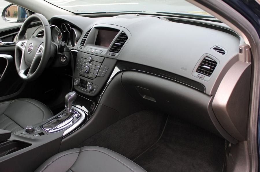  Buick Regal CXL 2011 года  (фото 31 из 47)
